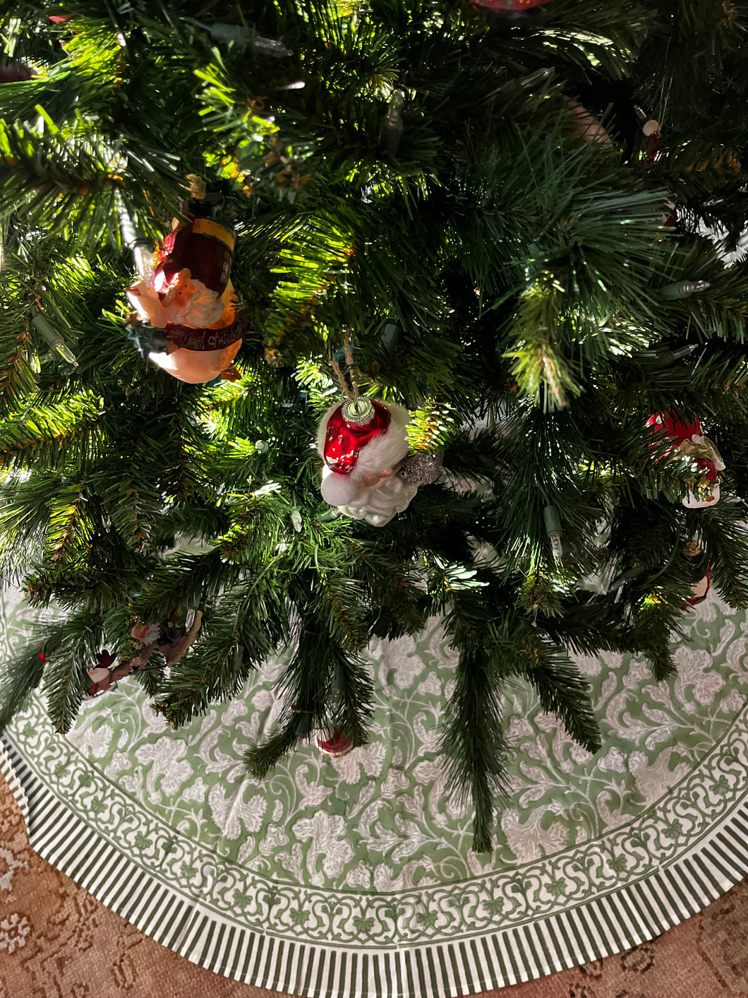 Verde Christmas Tree Skirts