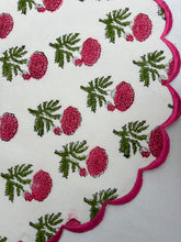 Load image into Gallery viewer, Magnolia Scallop Placemats